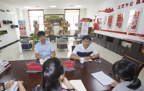 8月20日，天津经济技术开发区两新党委四科科长王云龙一行莅临恒运能源集团调研指导企业党建工作。